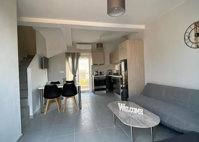 Feriehus Sofia's Maisonette Paralia Dionisiou